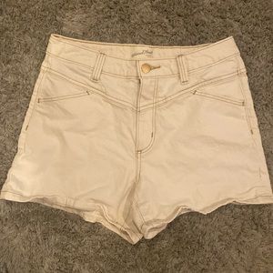 Universal Thread size 4 vintage midi cream jean shorts